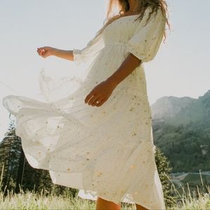Ivy City Co Midsummer Nights Dress in White